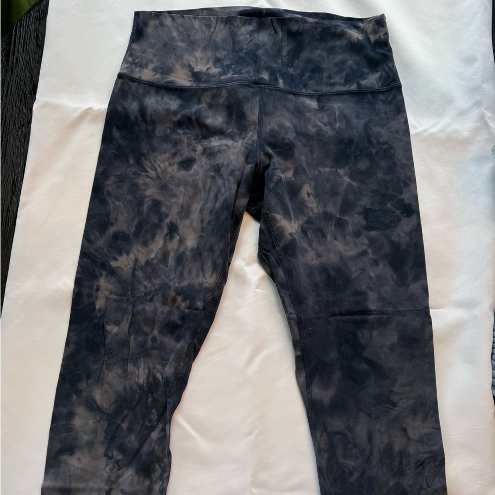 Lululemon Align Cropped Tights. Size 8